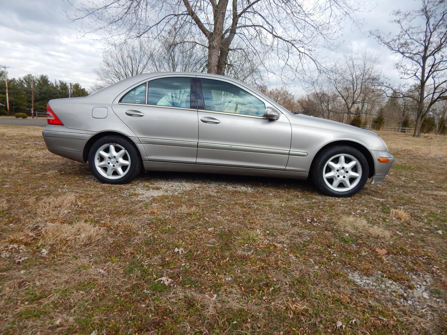 2003 Gold /Black Leather Mercedes-Benz C-Class C240 sedan (WDBRF81J03F) with an 2.6L V6 SOHC 18V engine, Automatic transmission, located at 6528 Lower York Road, New Hope, PA, 18938, (215) 862-9555, 40.358707, -74.977882 - Photo#1